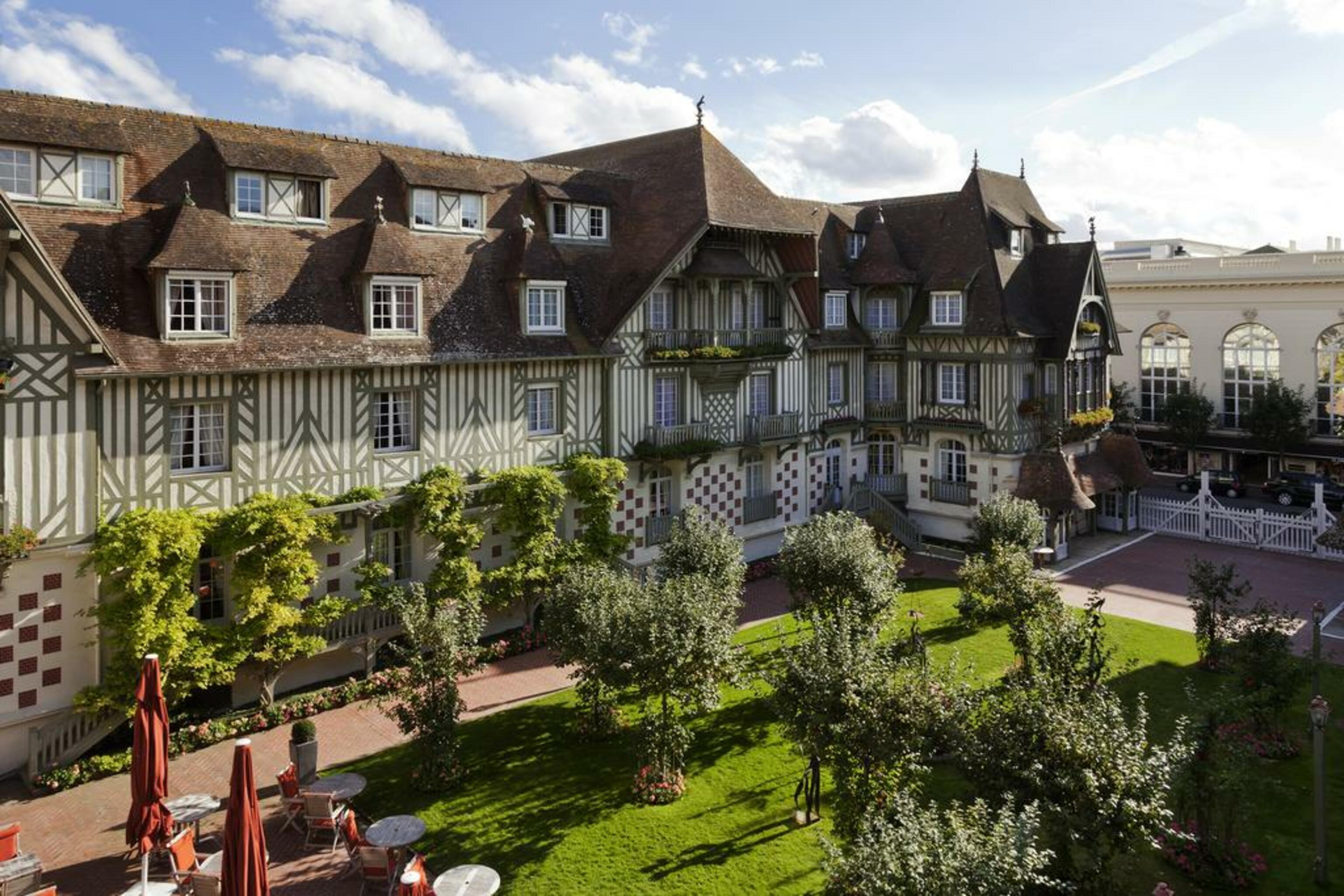 Hotel Barriere Le Normandy Довиль Экстерьер фото