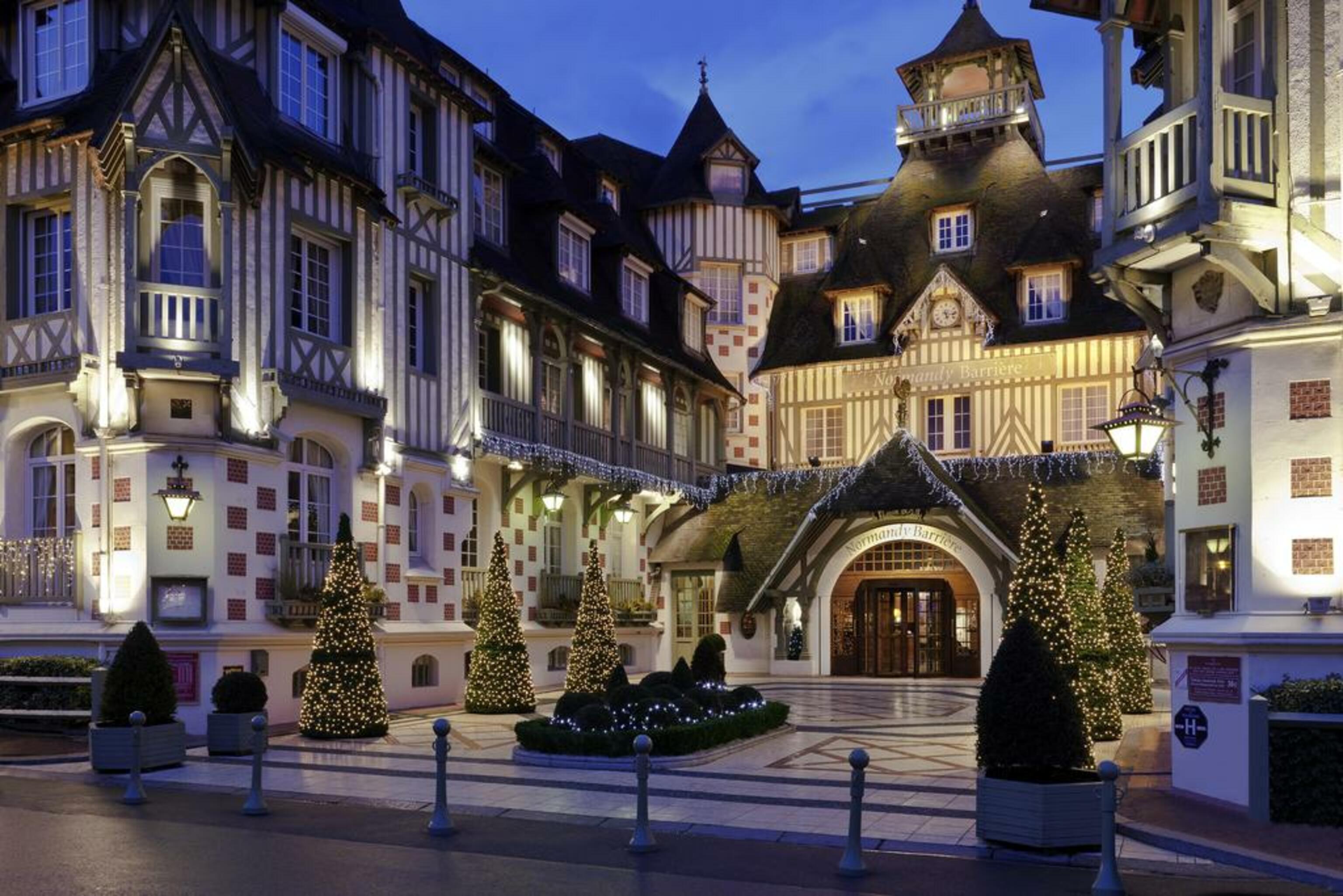 Hotel Barriere Le Normandy Довиль Экстерьер фото