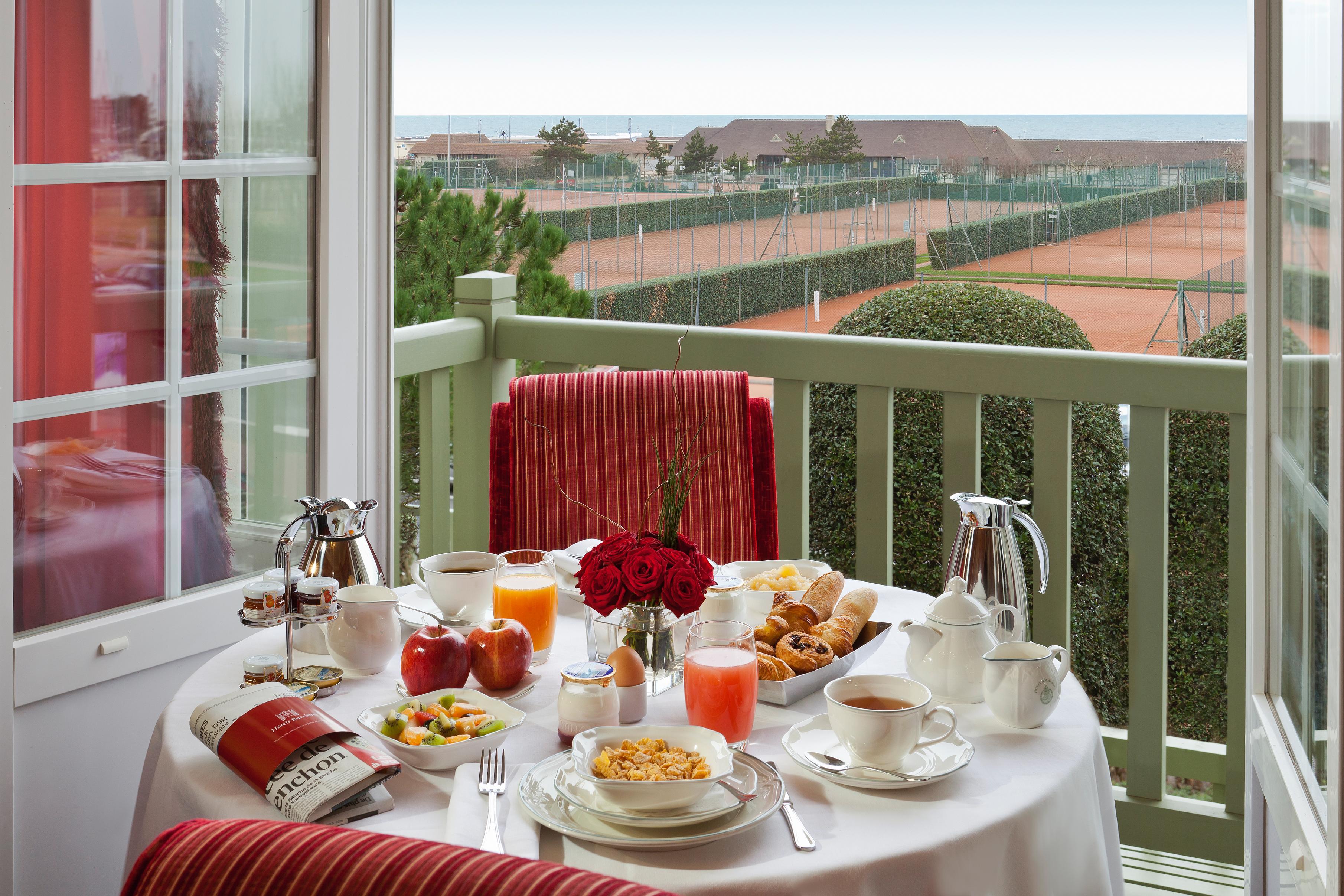 Hotel Barriere Le Normandy Довиль Экстерьер фото
