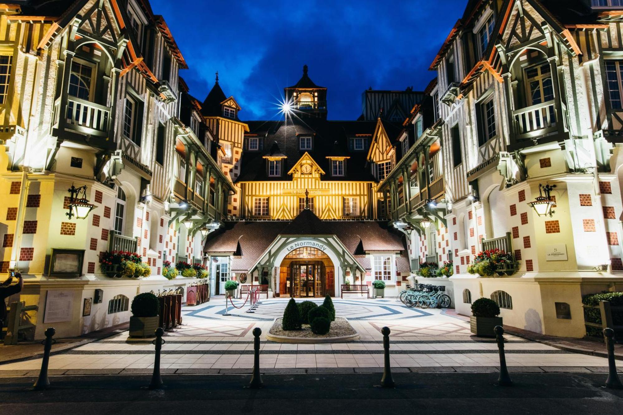 Hotel Barriere Le Normandy Довиль Экстерьер фото