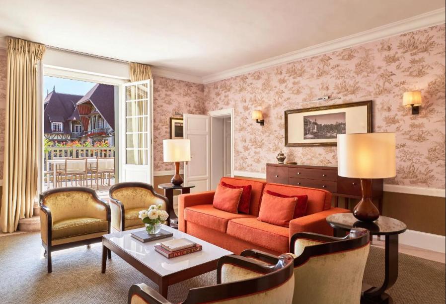 Hotel Barriere Le Normandy Довиль Экстерьер фото