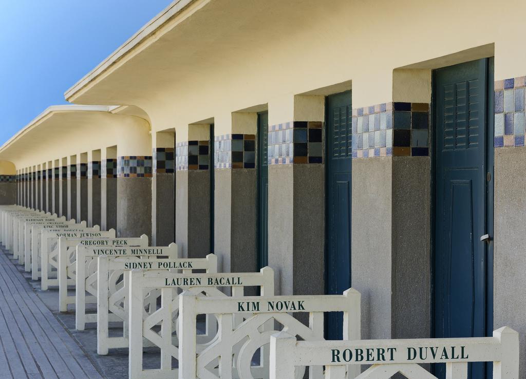 Hotel Barriere Le Normandy Довиль Экстерьер фото
